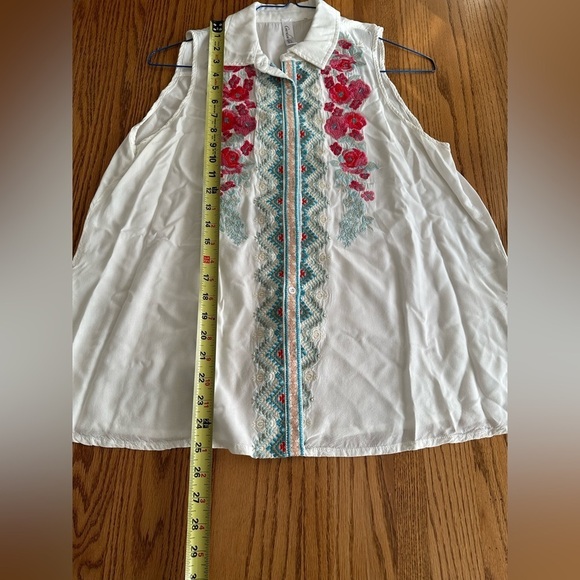 Garden Girl Embroidered Floral Red Blue Green Button Down Sleeveless White Top M - Picture 9 of 11